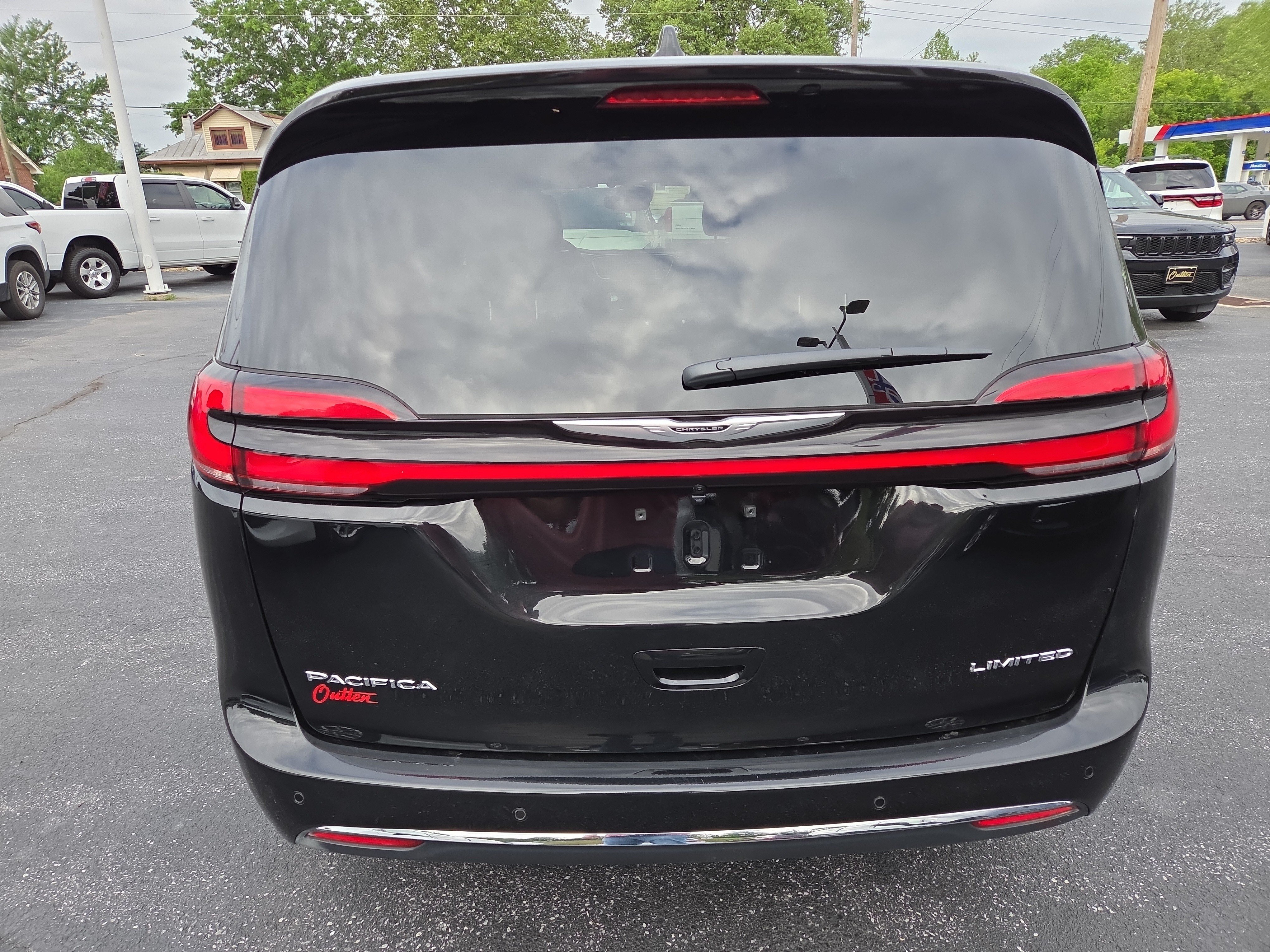 Certified 2026 Chrysler Pacifica Limited FWD image 5