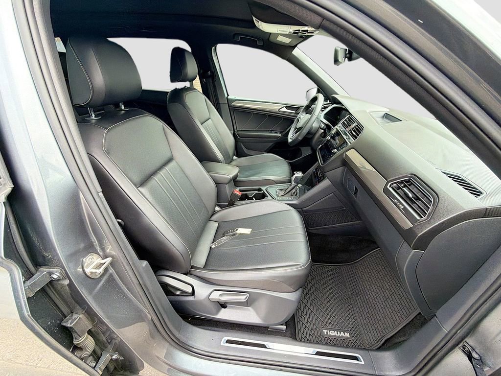 Used 2022 Volkswagen Tiguan SE R-Line image 15