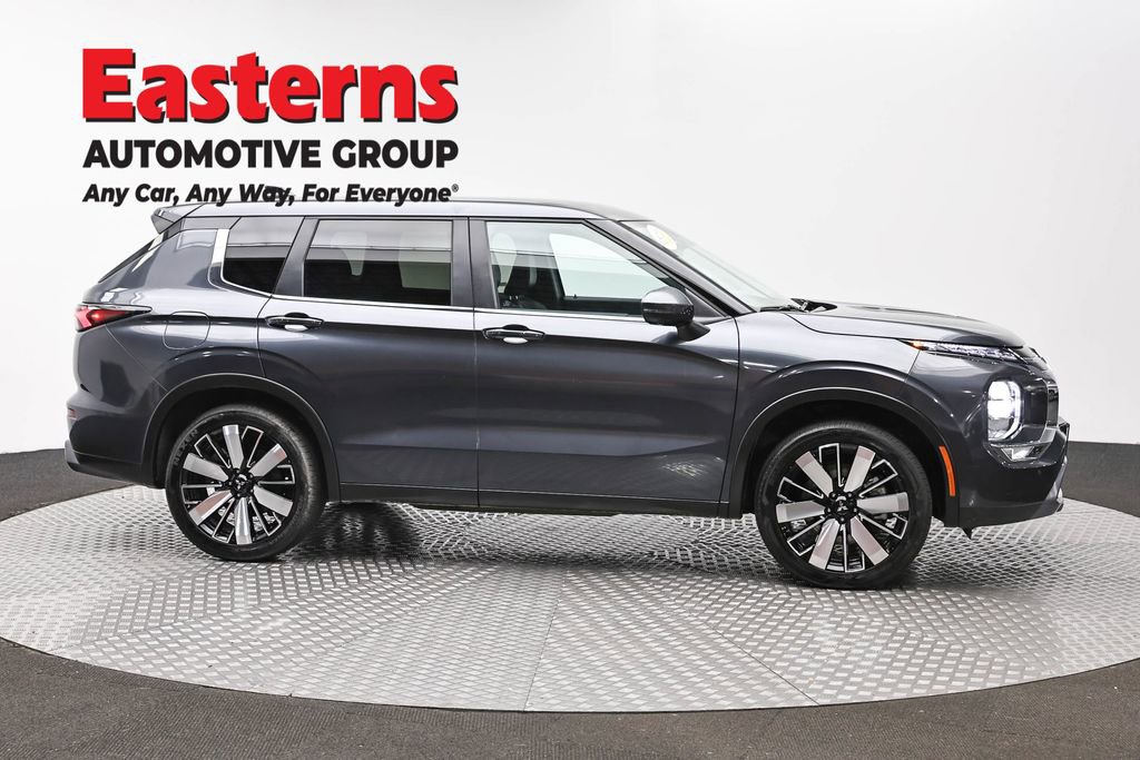 Used 2025 Mitsubishi Outlander SE AWD/4WD image 4