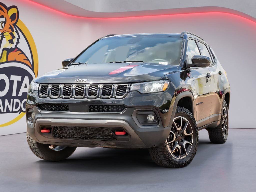Used 2025 Jeep Compass Trailhawk image 1