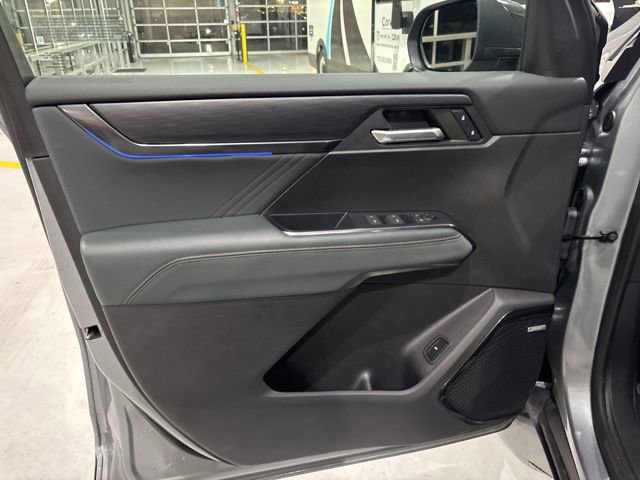 Used 2024 GMC Acadia AT4 w/ Luxury Package image 11