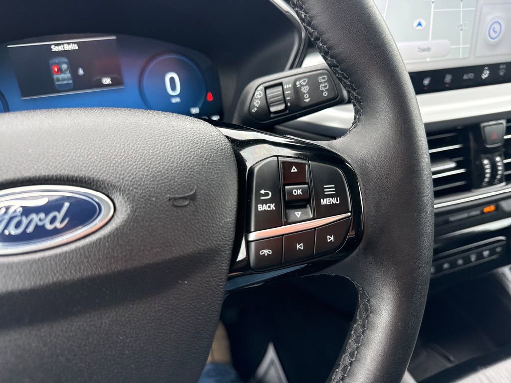 Used 2023 Ford Escape Platinum image 40