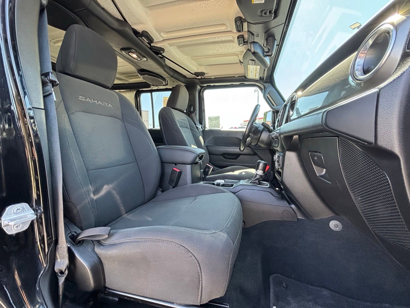 Used 2018 Jeep Wrangler Unlimited Sahara w/ Uconnect 4C Nav & Sound Group AWD/4WD image 23