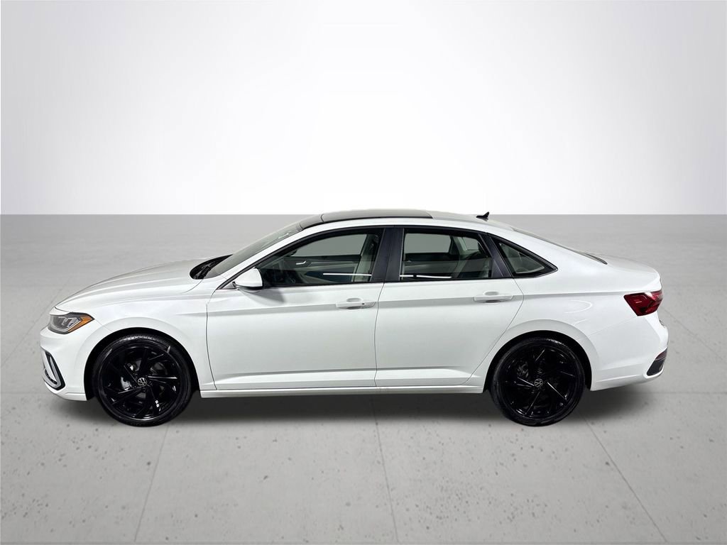 New 2025 Volkswagen Jetta SE image 9