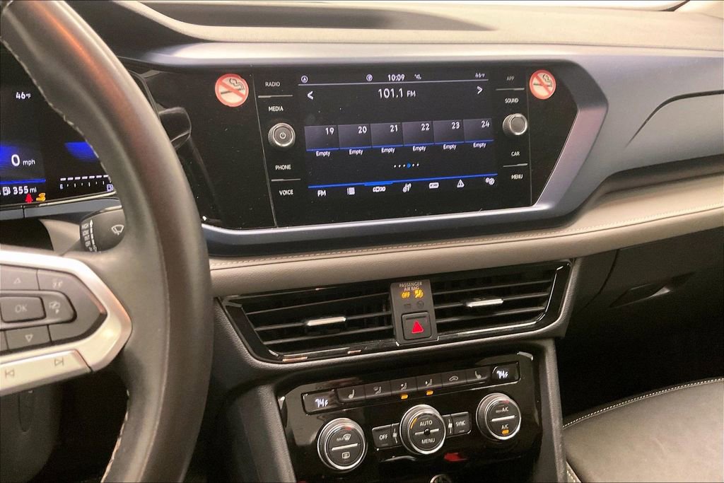 Used 2024 Volkswagen Taos SE image 5