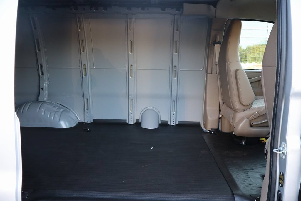New 2025 Chevrolet Express 3500 w/ Driver Convenience Package RWD image 25