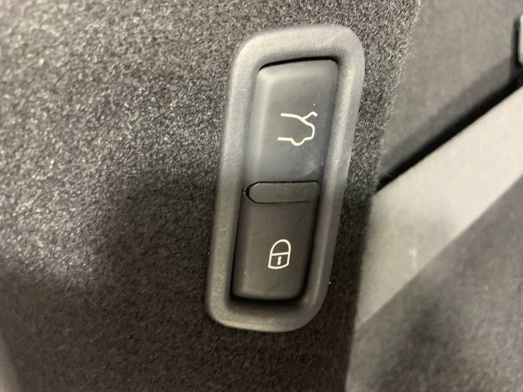 Used 2019 Maserati Levante GranLusso AWD/4WD image 10