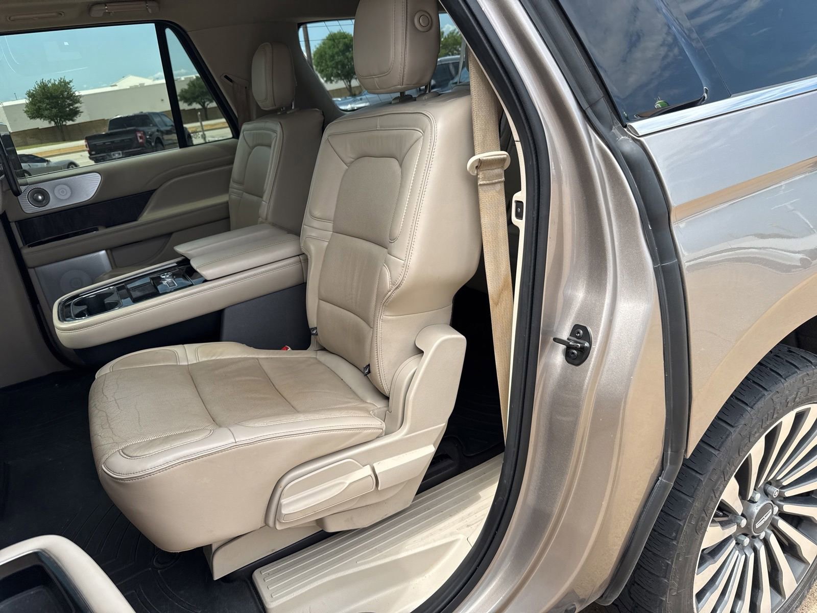 Used 2019 Lincoln Navigator L Reserve AWD/4WD image 11