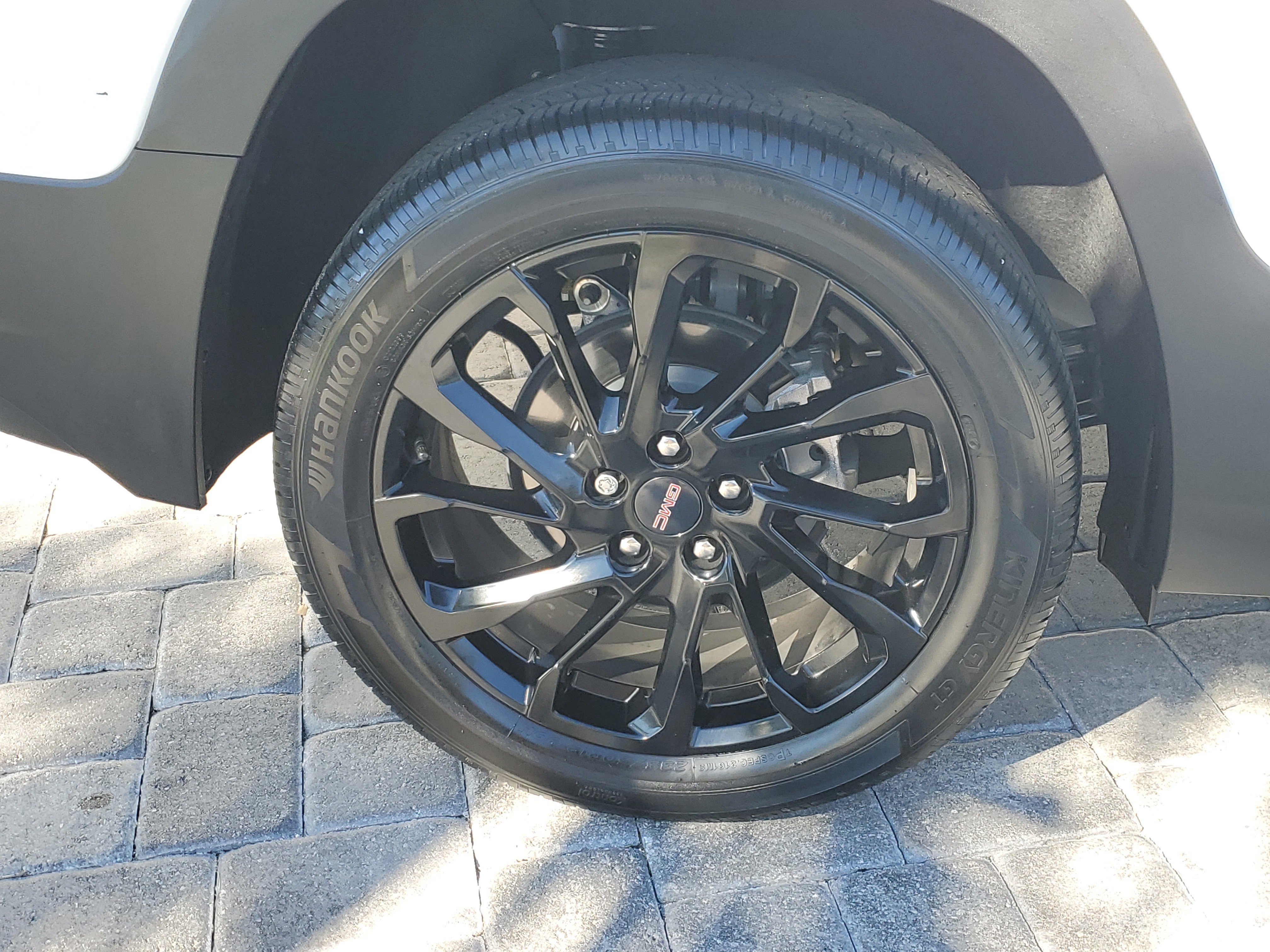 Used 2023 GMC Terrain SLE w/ Driver Convenience Package image 7