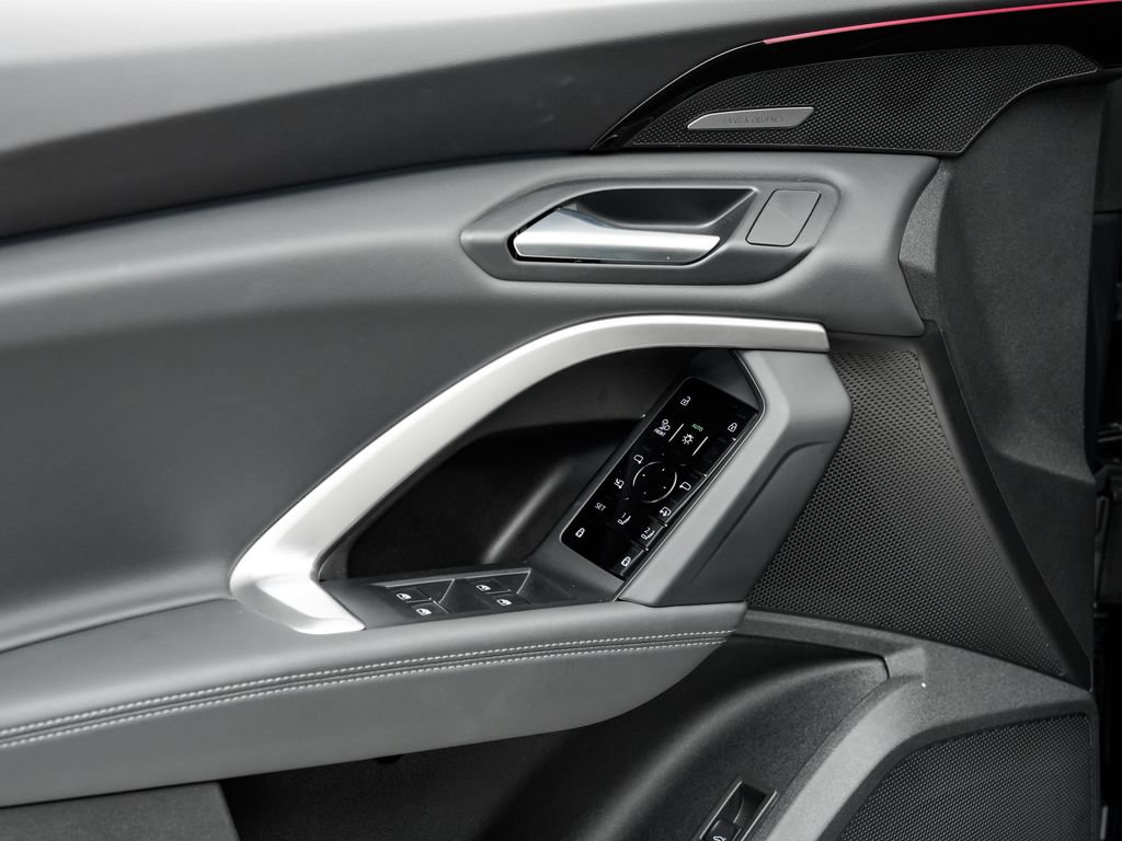 Certified 2025 Audi Q5 Prestige AWD/4WD image 8