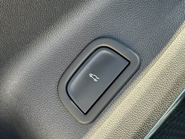 Used 2026 GMC Acadia Denali Ultimate w/ LPO, Floor Liner Package AWD/4WD image 21