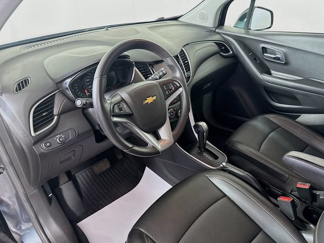 Used 2021 Chevrolet Trax LT w/ Premium Seat Package AWD/4WD image 13