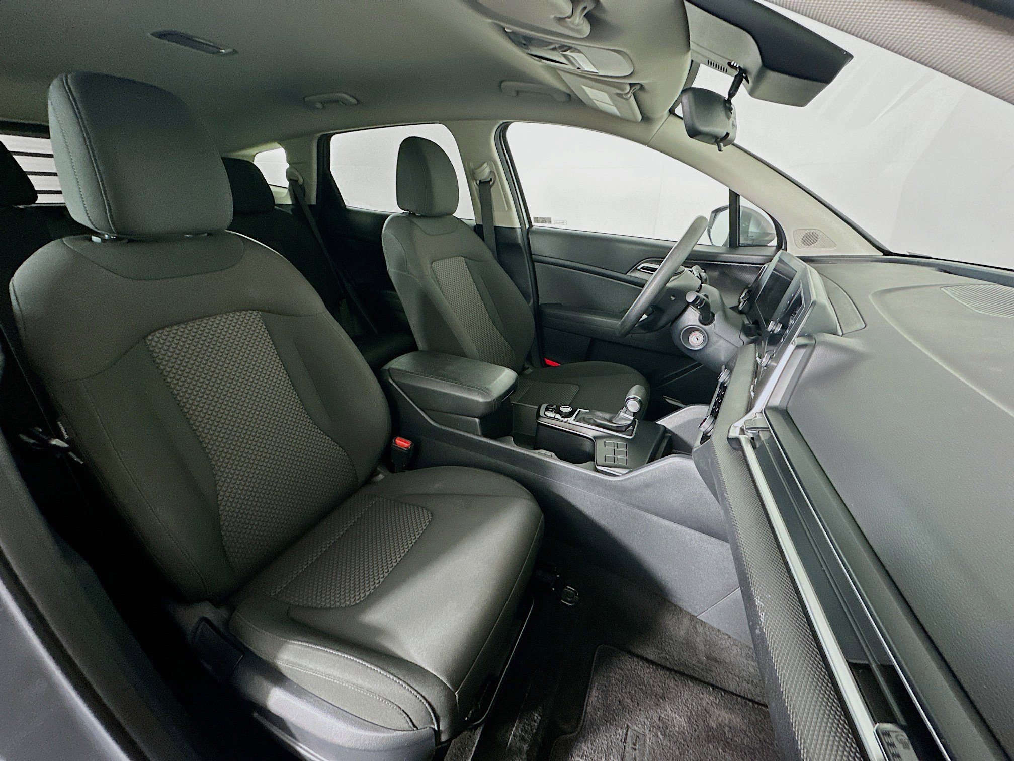 Used 2024 Kia Sportage LX image 29