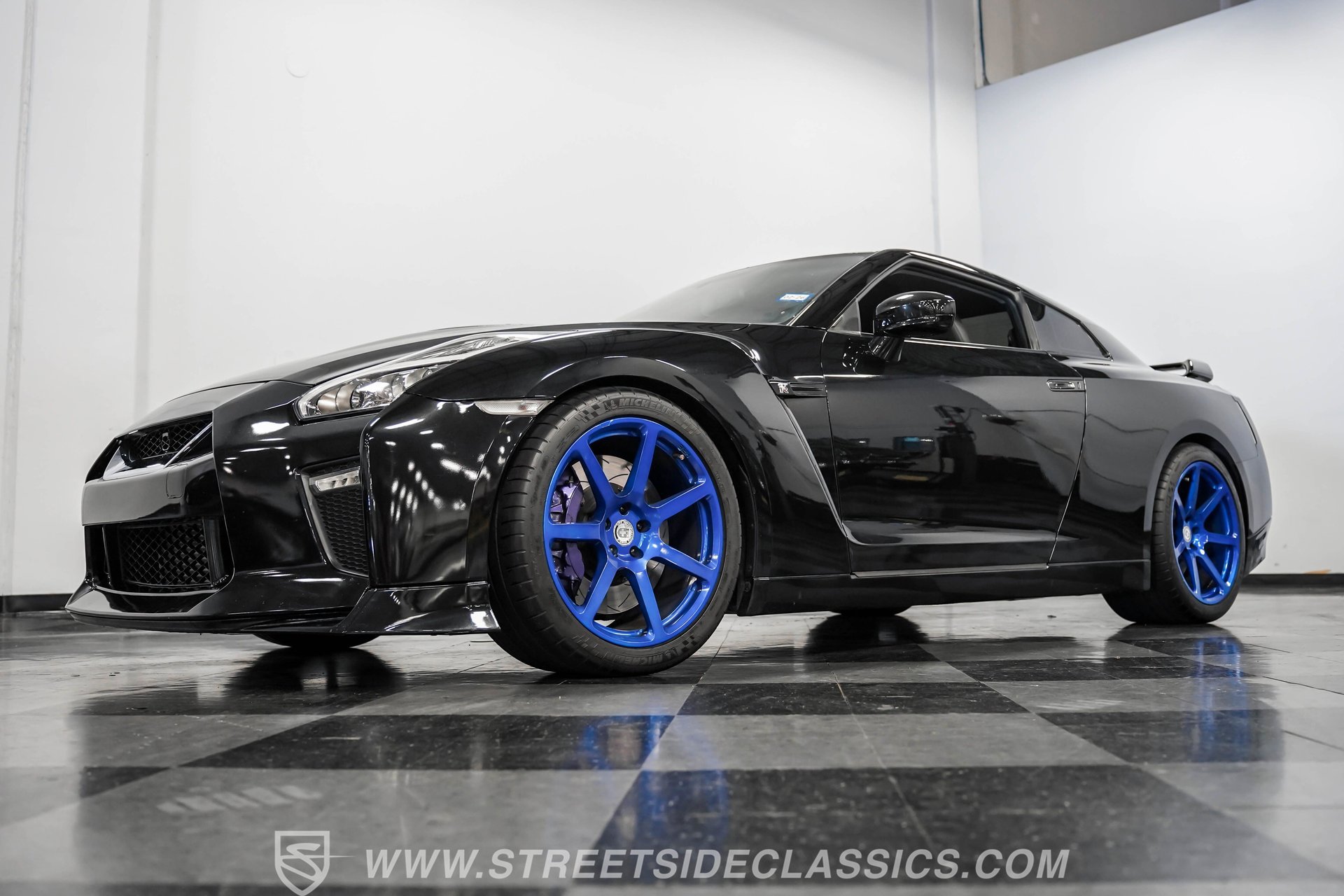 Used 2013 Nissan GT-R Premium image 22