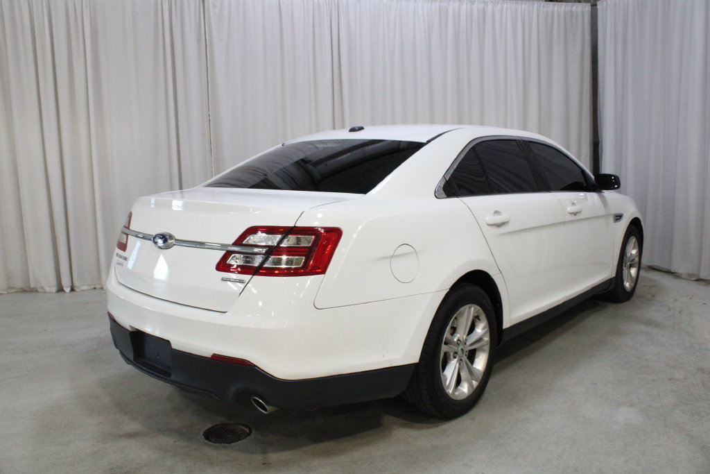 Used 2018 Ford Taurus SE FWD image 22