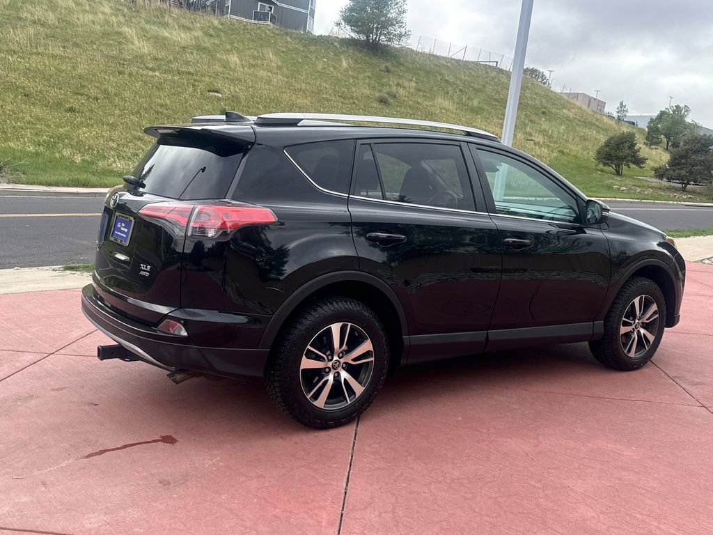 Used 2018 Toyota RAV4 XLE w/ Plus Extra Value Package AWD/4WD image 7