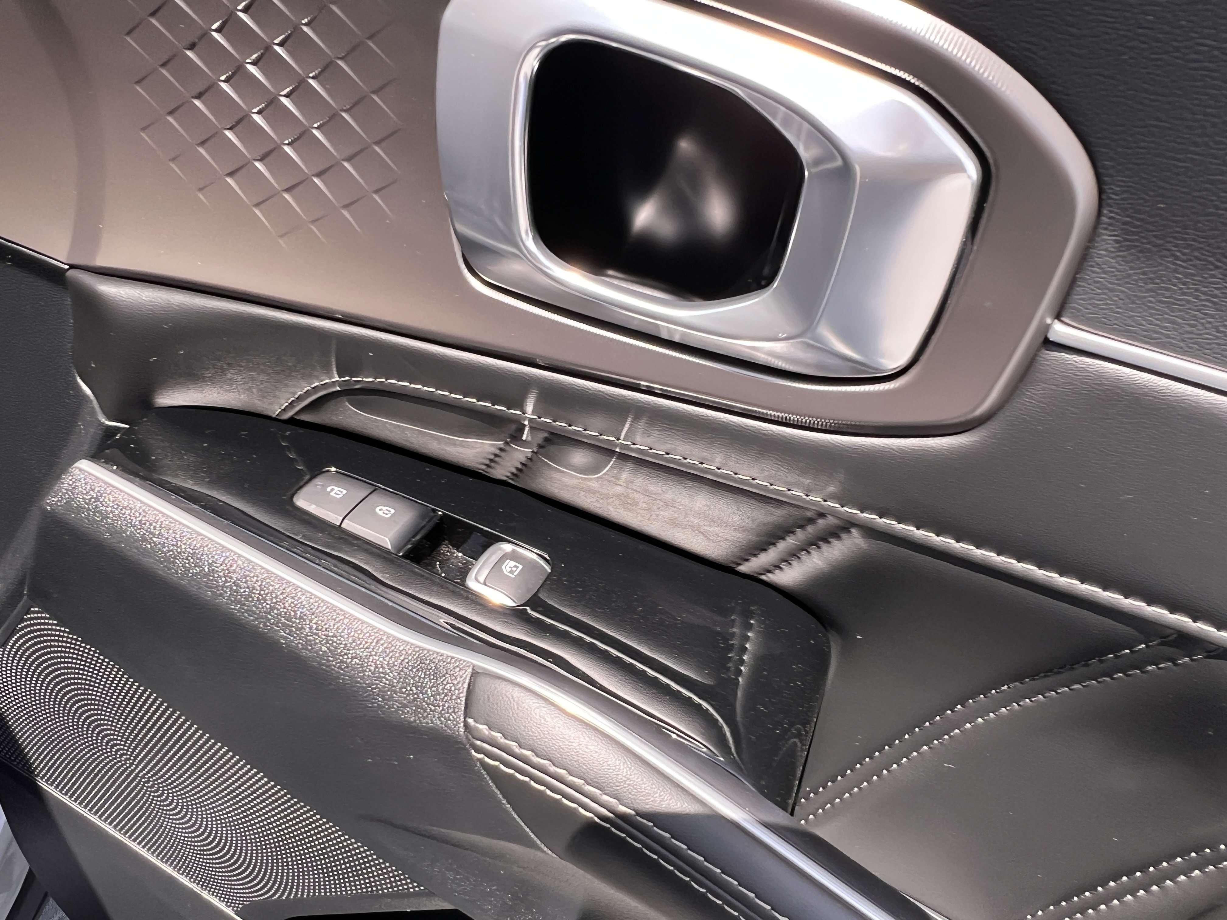 Certified 2025 Kia Sorento SX FWD image 18