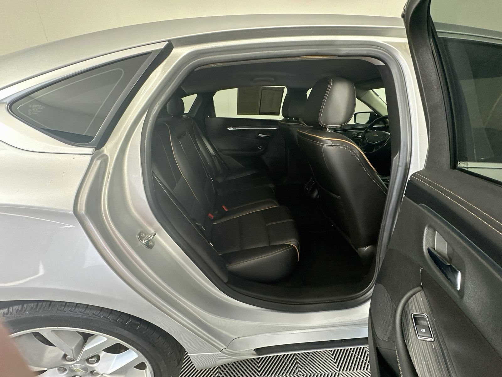 Used 2018 Chevrolet Impala Premier FWD image 26