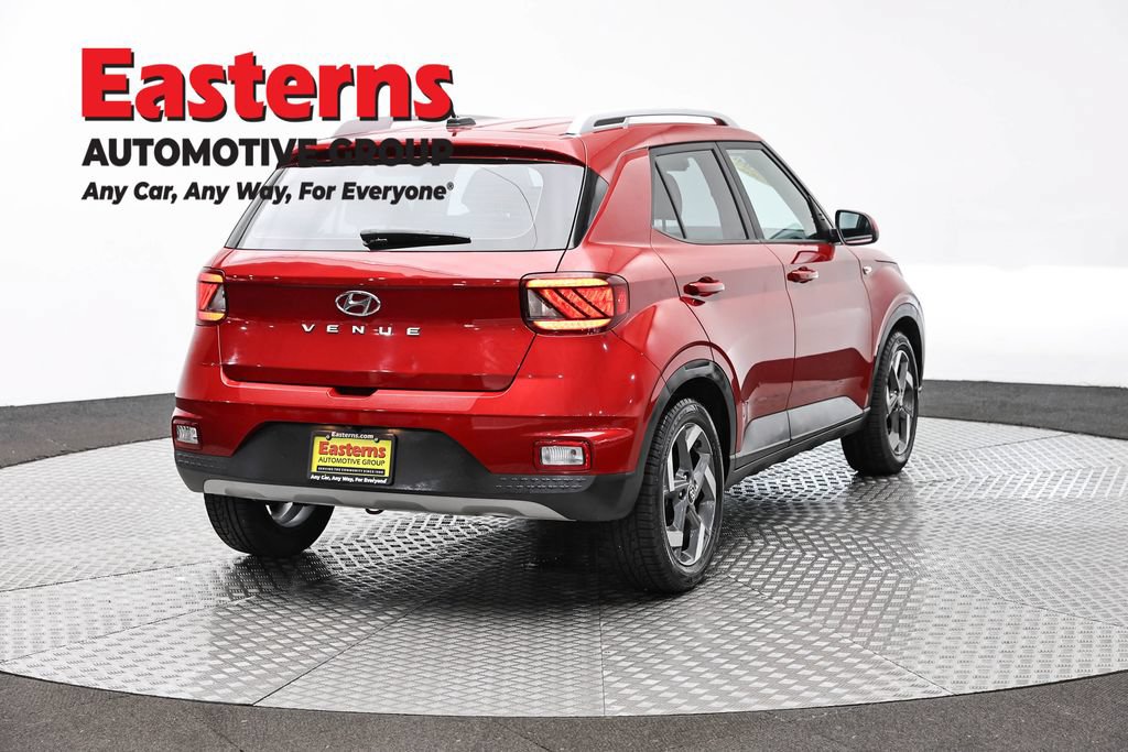 Used 2023 Hyundai Venue Limited FWD image 5