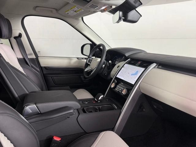 New 2025 Land Rover Discovery Metropolitan Edition AWD/4WD image 33