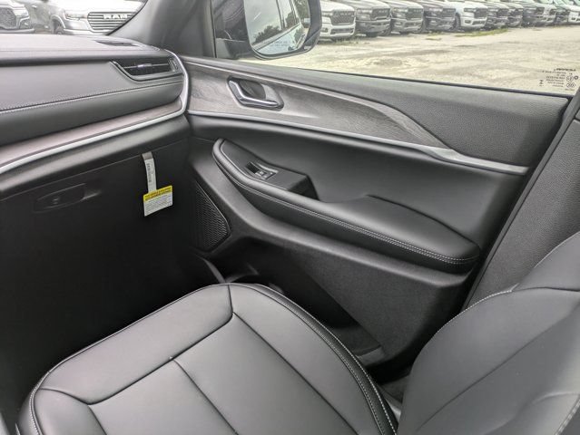 New 2026 Jeep Grand Cherokee L Limited w/ Limited Altitude Package RWD image 19