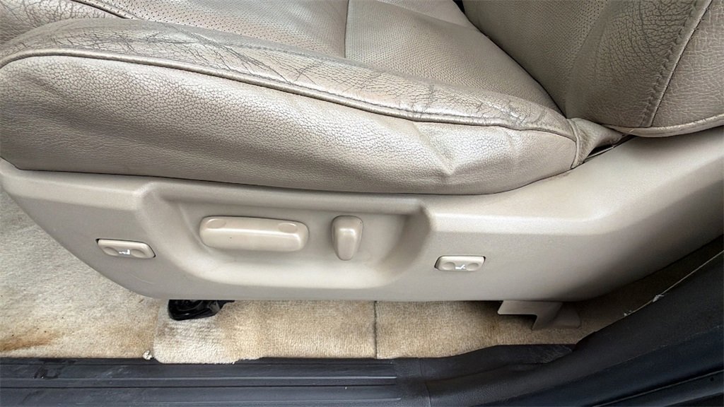 Used 2011 Toyota Sequoia Platinum image 18