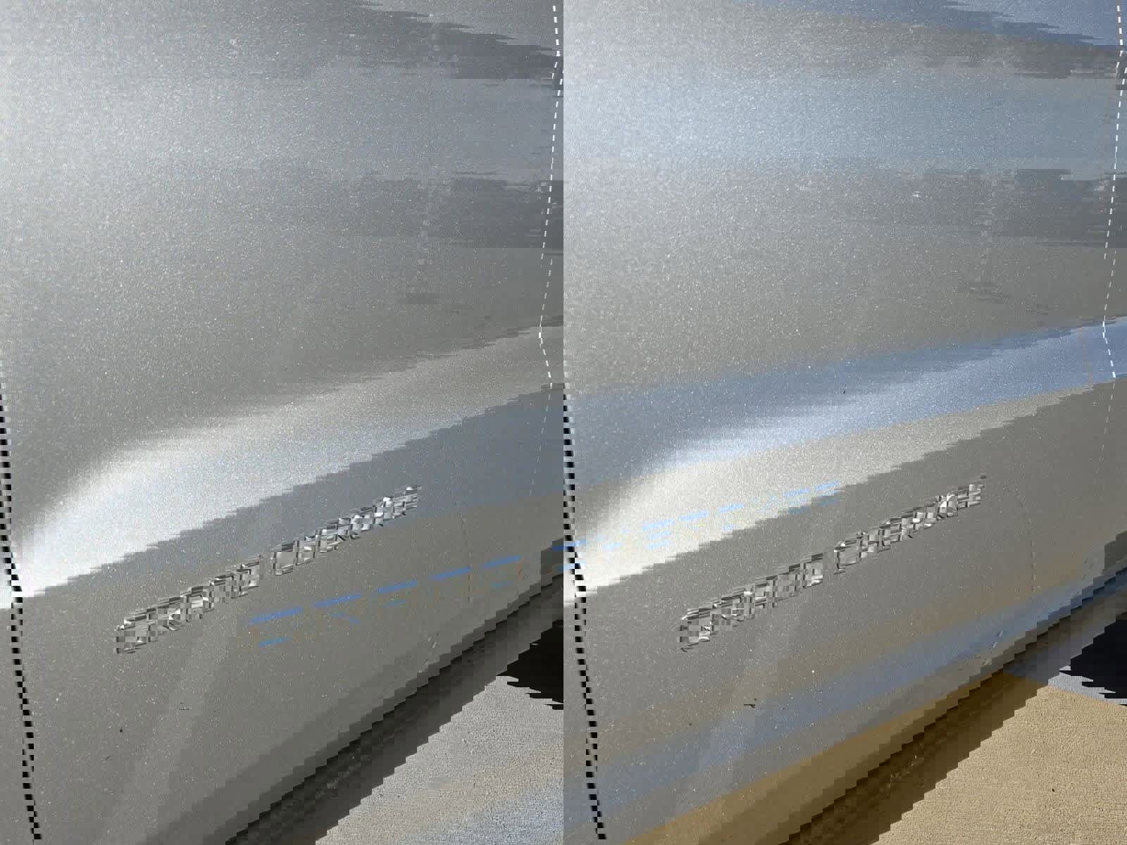 Used 2016 Jeep Grand Cherokee Laredo w/ Quick Order Package 23E image 12