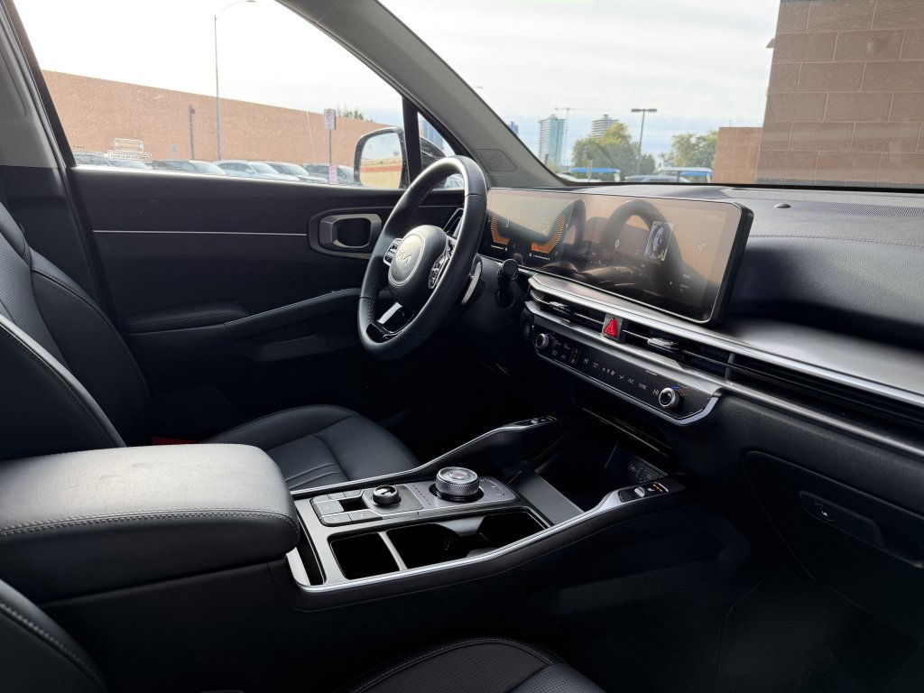 Used 2025 Kia Sorento EX image 39