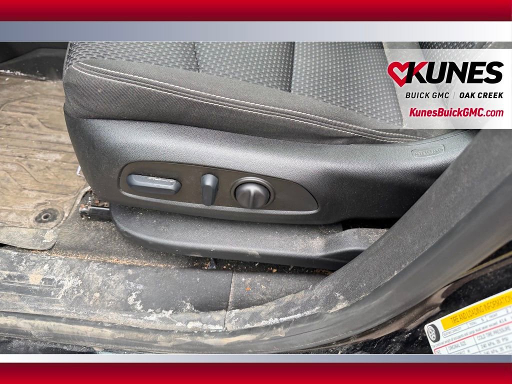 Used 2022 GMC Terrain SLE w/ Driver Convenience Package image 11