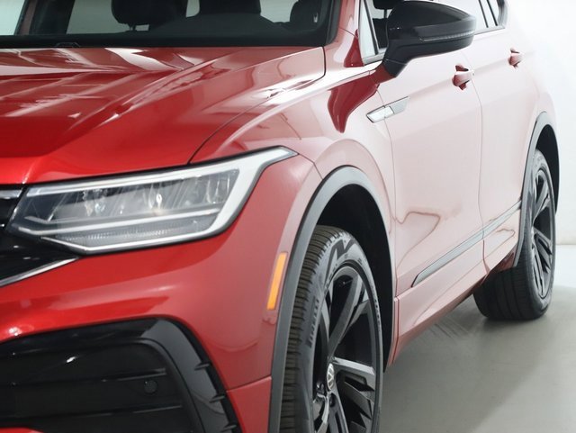 Used 2024 Volkswagen Tiguan SE R-Line image 4