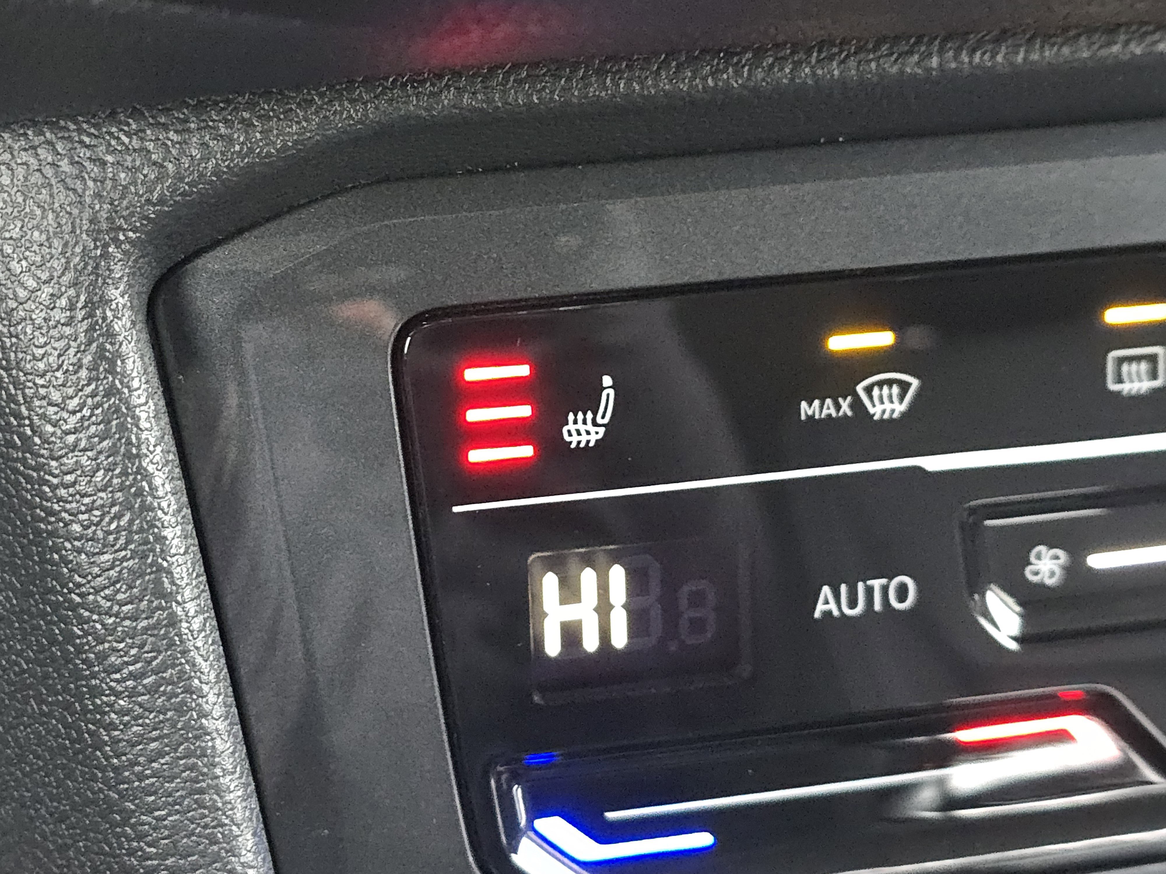 Certified 2023 Volkswagen Tiguan SE image 11