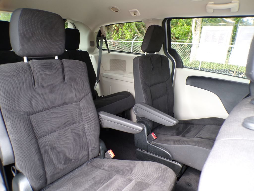 Used 2018 Dodge Grand Caravan SE w/ UConnect Hands-Free Group FWD image 18