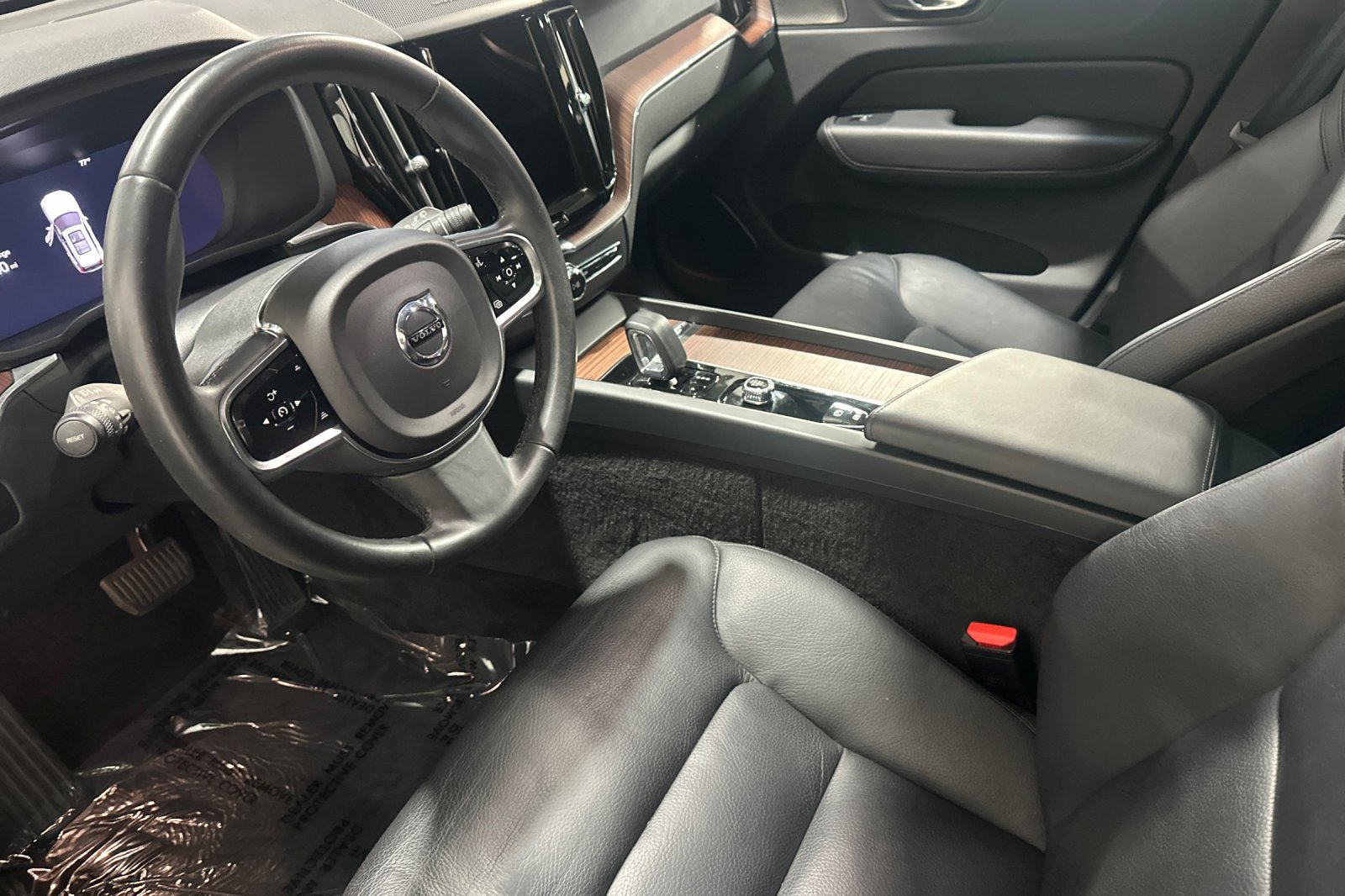 Certified 2024 Volvo XC60 B5 Plus AWD/4WD image 14