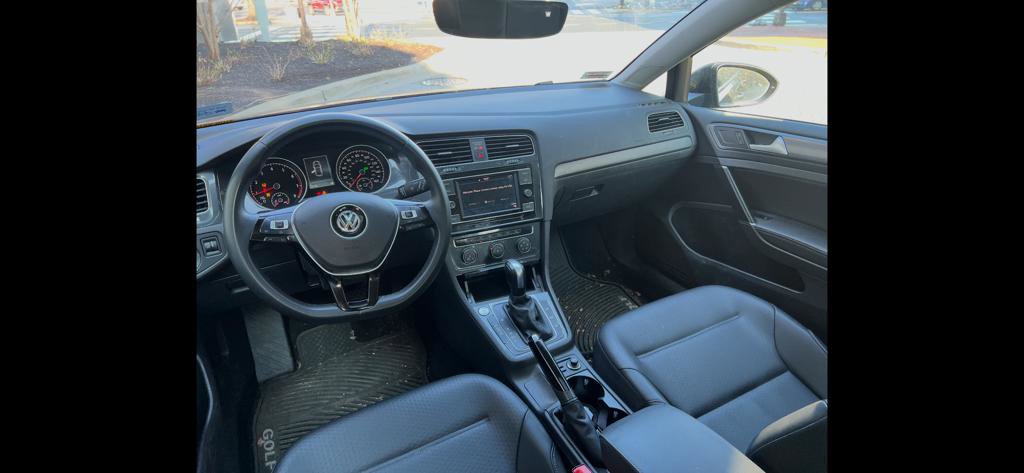 Used 2021 Volkswagen Golf 4-Door image 10