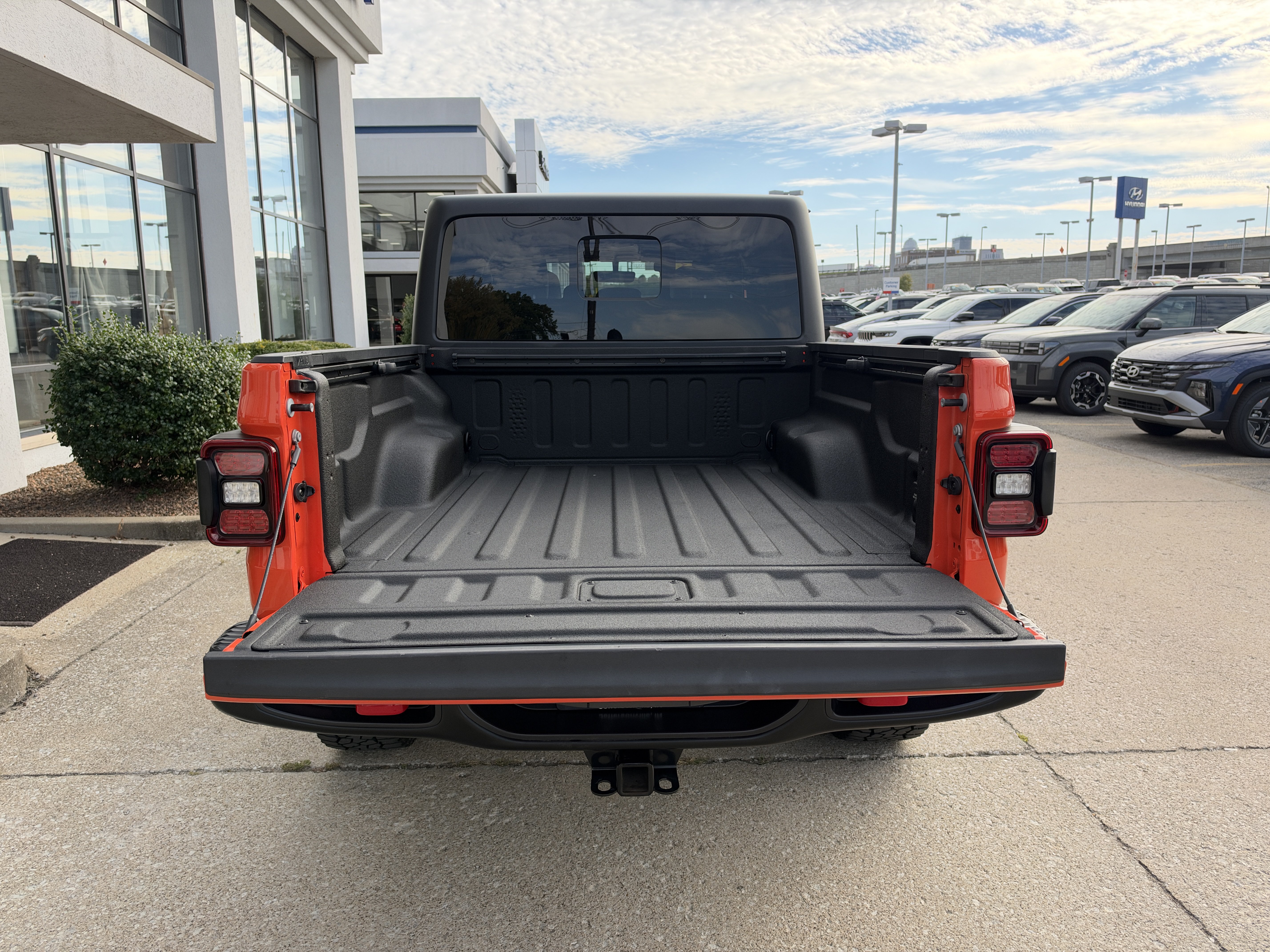Used 2023 Jeep Gladiator Rubicon w/ LED Lighting Group AWD/4WD image 10