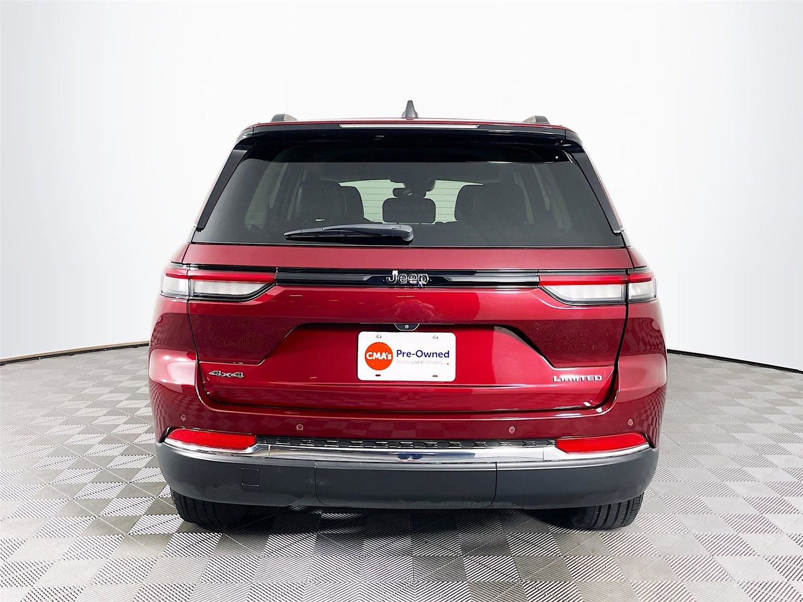 Used 2023 Jeep Grand Cherokee Limited image 7