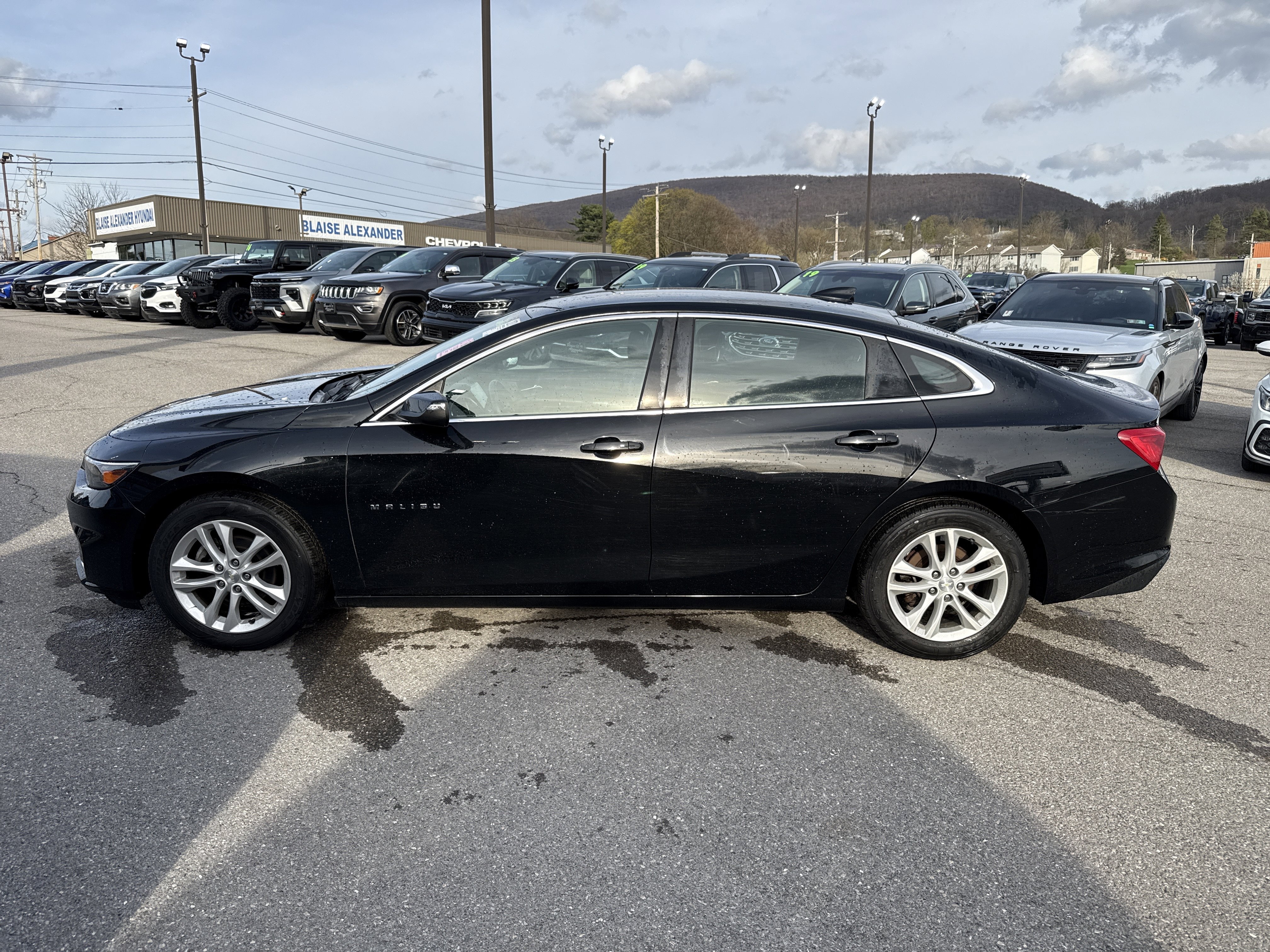 Used 2017 Chevrolet Malibu LT image 6