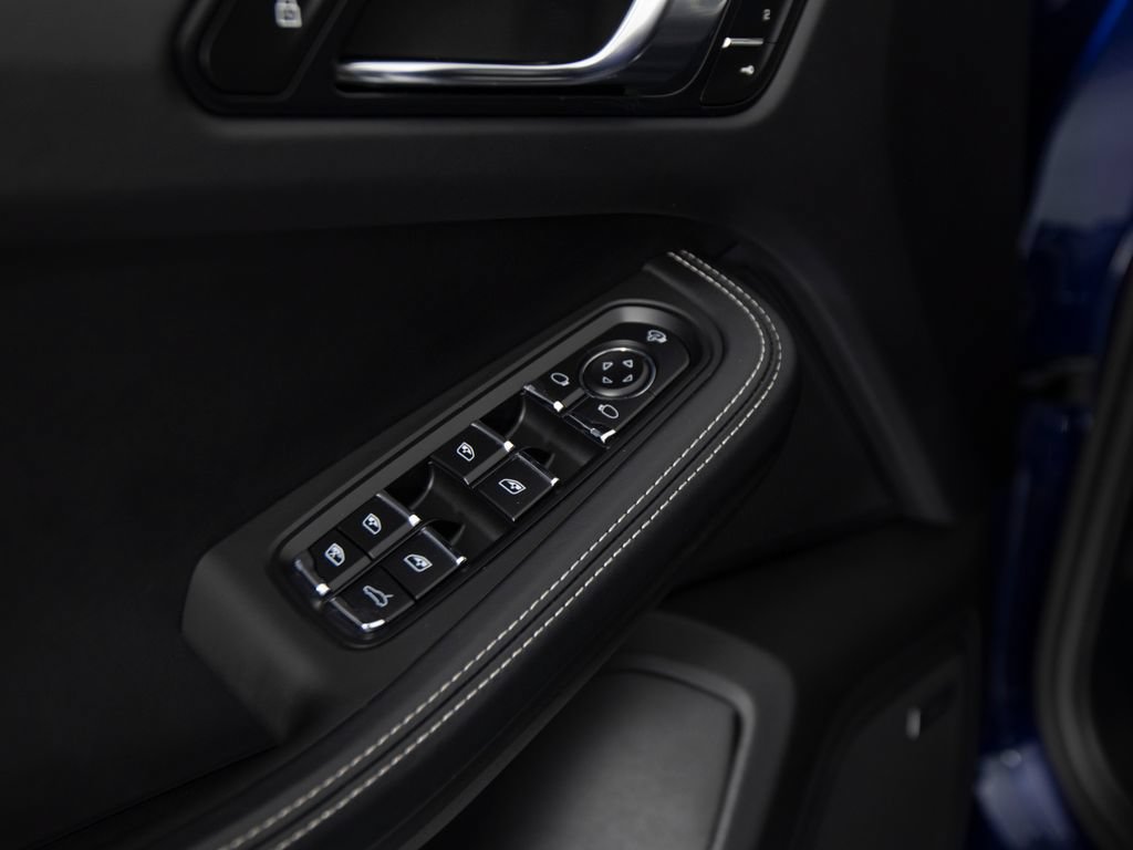 Certified 2025 Porsche Macan GTS AWD/4WD image 20