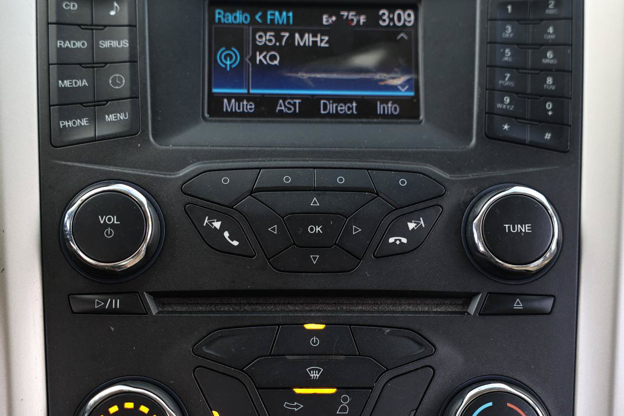 Used 2016 Ford Fusion SE FWD image 31