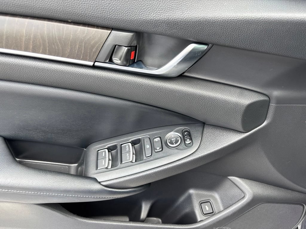 Used 2018 Honda Accord EX image 19