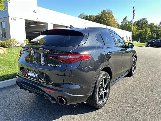 Used 2022 Alfa Romeo Stelvio Veloce image 8