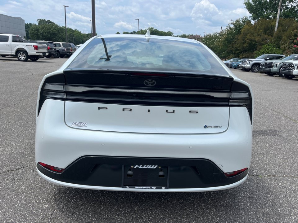 Used 2025 Toyota Prius Plug-In Hybrid FWD image 16