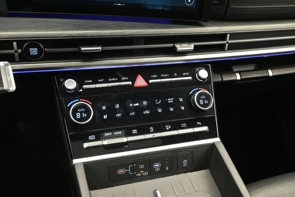 Certified 2025 Hyundai Santa Fe Limited AWD/4WD image 18