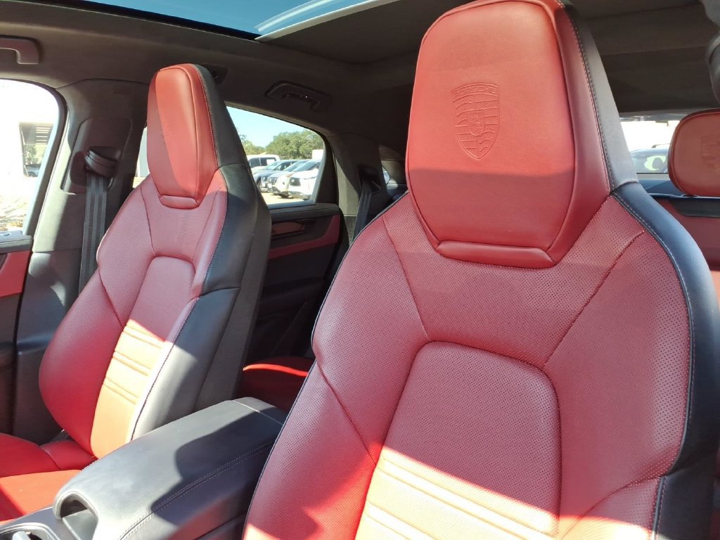 Used 2025 Porsche Cayenne GTS AWD/4WD image 18
