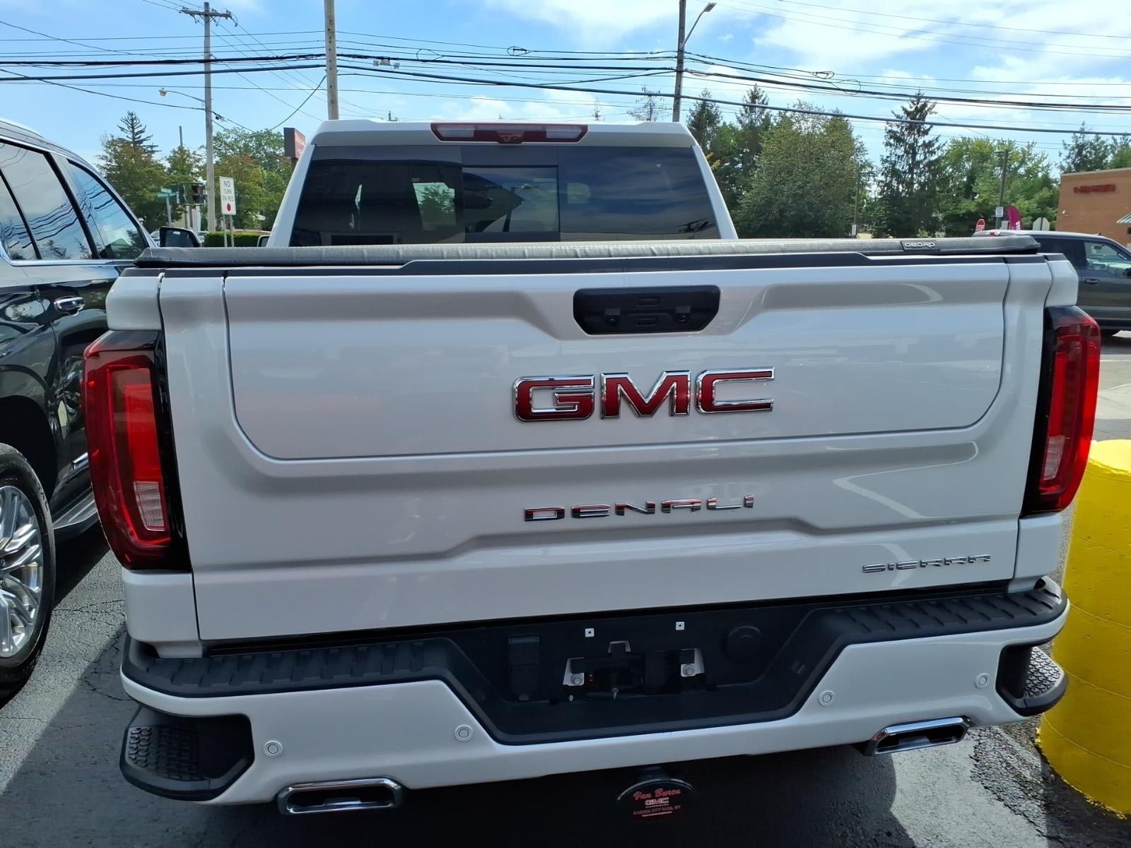 Used 2024 GMC Sierra 1500 Denali w/ Denali Reserve Package AWD/4WD image 10