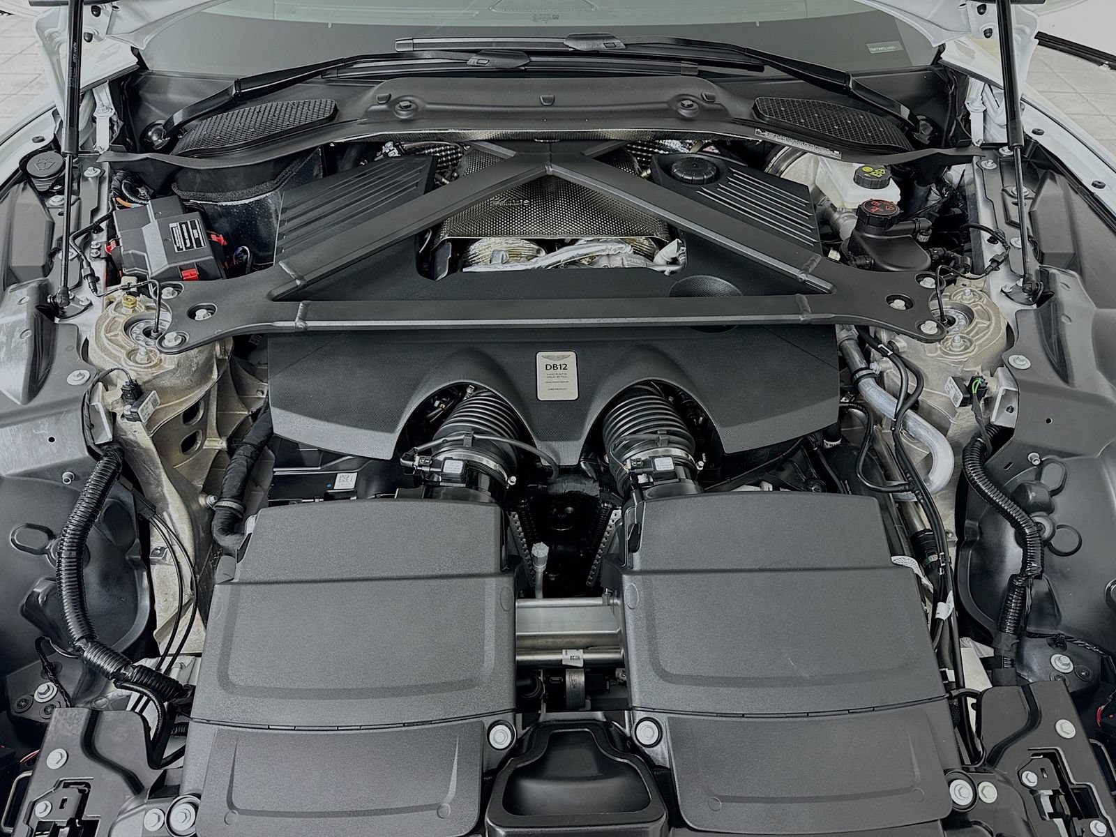 Used 2024 Aston Martin DB12 Coupe RWD image 26