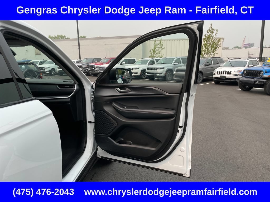 Certified 2023 Jeep Grand Cherokee Laredo X AWD/4WD image 19