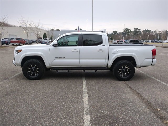 Used 2016 Toyota Tacoma SR5 w/ SR5 Appearance Package (SN) image 7
