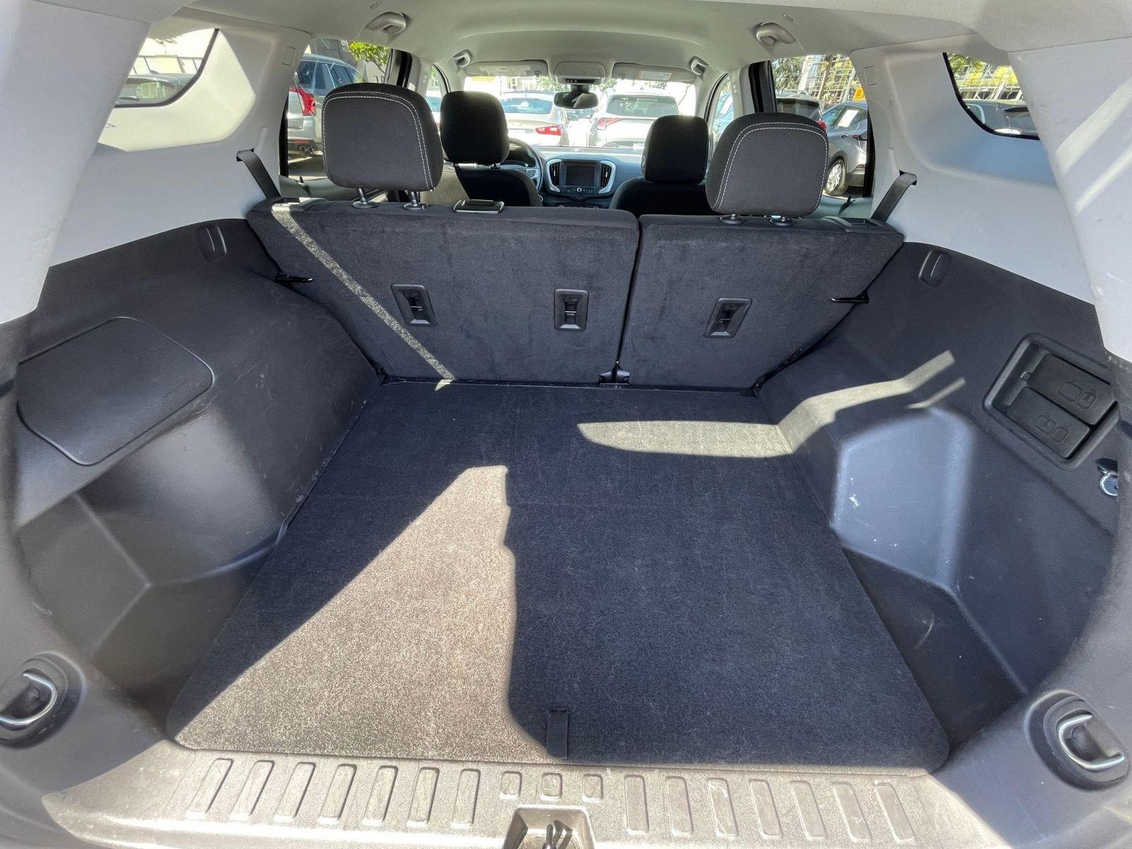 Used 2024 GMC Terrain SLE image 31