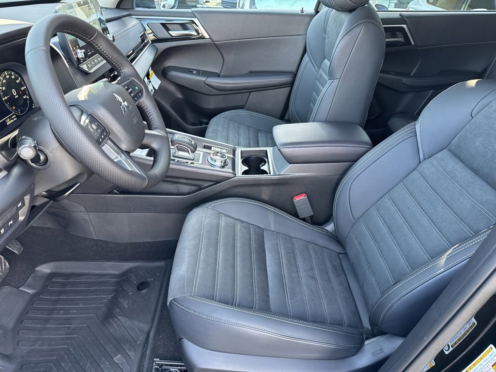 New 2025 Mitsubishi Outlander SE image 23